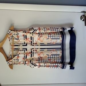 White and blue blouse with floral design, 41 Hawthorn, size XL.